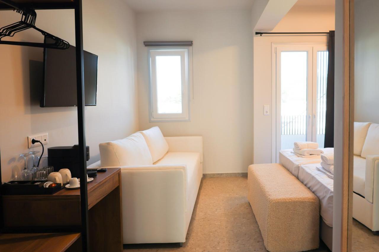Uphill Unique Boutique Suites Skiathos stad Exteriör bild