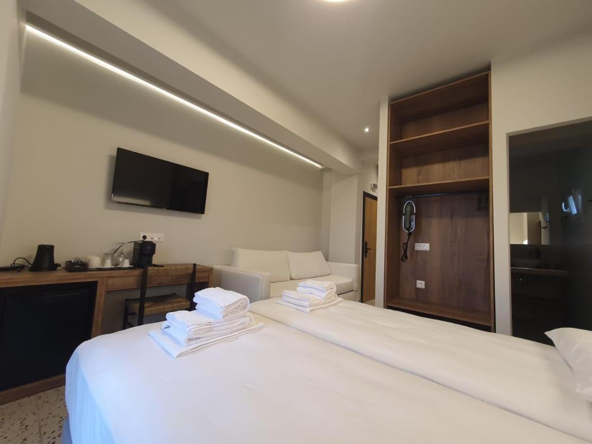 Uphill Unique Boutique Suites Skiathos stad Exteriör bild