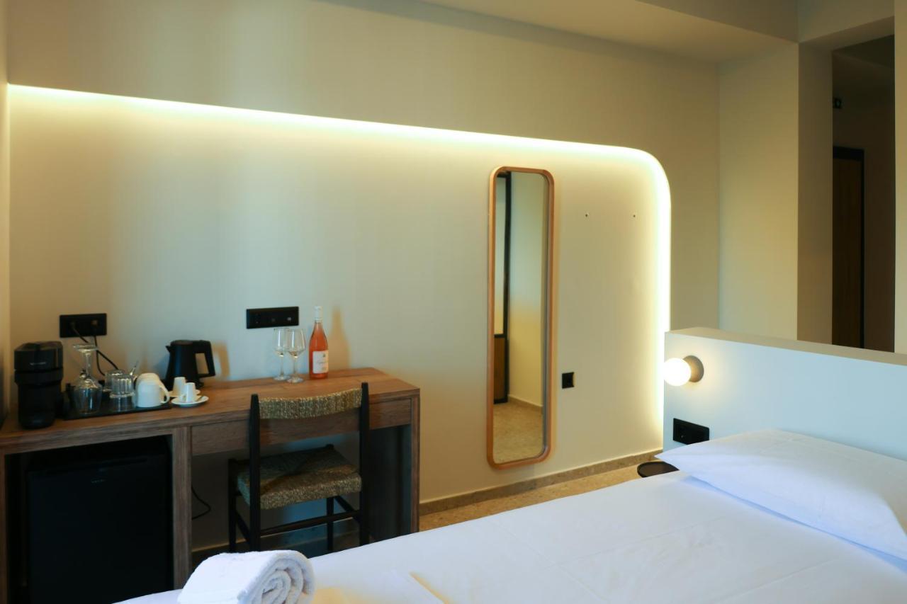 Uphill Unique Boutique Suites Skiathos stad Exteriör bild